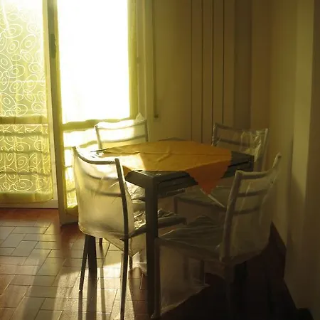 アパート Manuela マリネッラ・ディ・サルザーナ